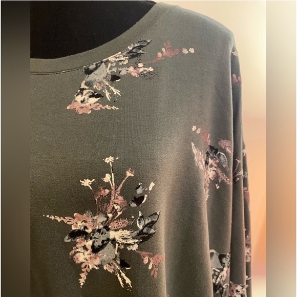 CATHERINE MALANDRINO Green Abstract Floral Long Sleeved Top!!! - Picture 3 of 10